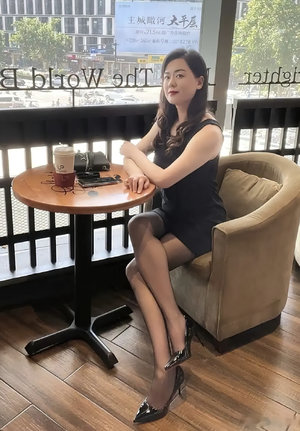 半推半就干朋友老婆下一句怎么接